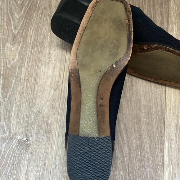 Beautiful navy blue very comfortable shoe perfect for work, or casual wear - Picture 3 of 4